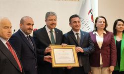 Eskişehir Valisi Yılmaz’a Fahri Hemşehrilik Beratı verildi