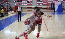 Emin adımlarla hedefe 76-71