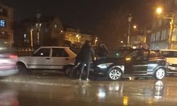 Eskişehir’de aynı kavşakta bir kaza daha: Mahalleli tepkili!