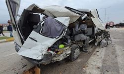 Freni patlayan tır dehşet saçtı: Öğrenci servisi dahil 7 araç birbirine girdi, 18 yaralı