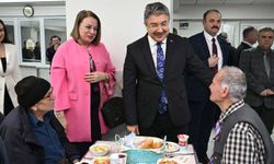 Vali Yılmaz ve eşi, huzurevi sakinleriyle iftar yaptı