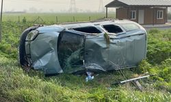 Kontrolden çıkan hafif ticari araç takla attı!