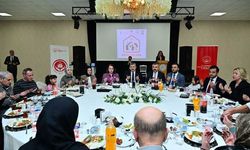 Vali Yılmaz ve eşi, koruyucu ailelerle iftar sofrasında buluştu