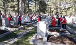 Şehit kabirleri bayram ve anma gününe hazır