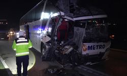 Amasya'da yolcu otobüsü ile tırın çarpıştığı kazada 11 yaralı