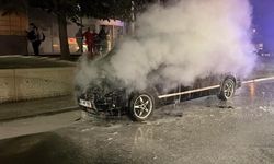 Eskişehir'in merkezinde yangın paniği: Minibüs alev alev yandı!