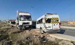 Eskişehir'de 5 aracın karıştığı zincirleme kazada 12 kişi yaralandı