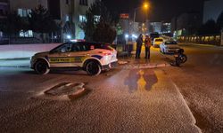 Eskişehir'de motosiklet, servis aracı ile çarpıştı