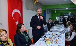 Vali Yılmaz, kız yurdunda kalan öğrencilerle iftar yaptı