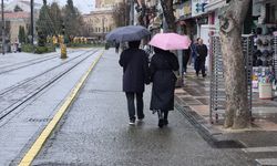 Eskişehir güne yağmurla başladı