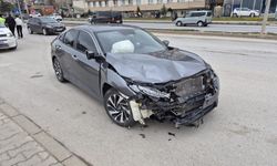 Eskişehir'de hatalı dönüş yapan araç kazaya neden oldu: Yolcular ölümden döndü