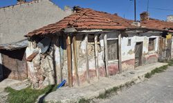 Eskişehir'de metruk evler korku saçıyor