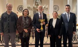 Masa tenisi turnuvasında dereceye giren sağlık personeline tebrik