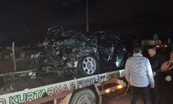 Eskişehir'de trafik kazasında tırın altına kaldı, oto kurtarma aracının üzerinde alev aldı