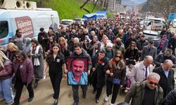 Sanatçı Volkan Konak ölümünün 1. yıldönümünde mezarı başında anıldı