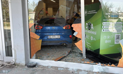 Eskişehir’de sürücü hatası: Fren yerine gaza bastı, markete girdi