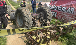 Devrilen traktörün altında kalan sürücü hayatını kaybetti