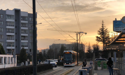 Eskişehir’de tramvay ile otomobil çarpıştı: Maddi hasar oluştu