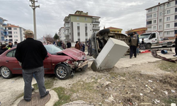 Minibüs ile otomobil çarpıştı: 5 yaralı