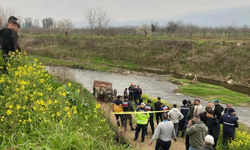Toprak yolda devrilen traktörün altında kalan sürücü hayatını kaybetti