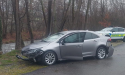 Kontrolden çıkan otomobil alt yola uçtu