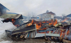 1 ev, 2 ahır ve 2 ambar kül oldu