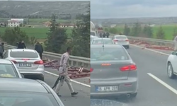 Eskişehir’de tırdan yola saçılan demirler kazaya yol açtı!