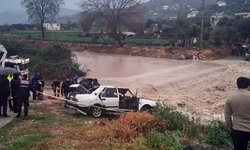 Akarsuya düşen araçta bir kişi öldü