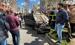 Kontrolden çıkan otomobil ters döndü