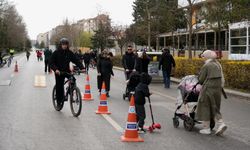 Eskişehir’de sokaklar yayaların oldu: Arabasız Pazar coşkusu