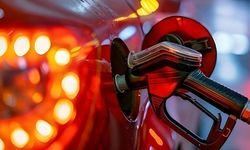 Gece yarısı pompa fiyatları değişiyor: Benzin ve motorine yeni zam
