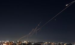 İran’dan İsrail’e füze yağmuru: Patlamalar geceyi gündüze çevirdi
