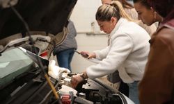 Eskişehir’de kadınlar araba bakımını öğrendi