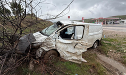 Midibüs şarampole girdi