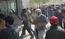 Pakistan'da Hameney'in öldürülmesi protestosu şiddete dönüştü: 25 ölü