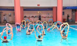 Kadınlar 8 Mart’ı Su Cimnastiği ile Kutladı