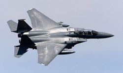 ABD’ye ait F-15 Kuveyt’te düştü, pilotlar fırlatma koltuğuyla kurtuldu