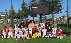 Es Şimşekler göz kamaştırıyor