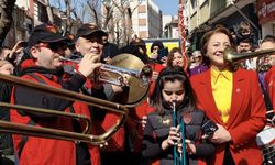 Hamamyolu’nda 8 Mart coşkusu: Bando gösterisi yapıldı