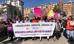 Eskişehir binlerce kadından 8 Mart yürüyüşü: “Yoksulluğa, savaşa, şiddete ve nefrete karşı mücadeleyi büyütüyoruz”