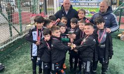 Es Şimşeklerde kupa sevinci