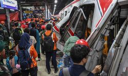 Endonezya'da feci tren kazası: 14 ölü, 84 yaralı