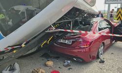 Bartın’da korkutan kaza: Öğrencileri taşıyan otobüs otomobile çarptı