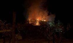 Çıkan yangında ev kullanılamaz hale geldi