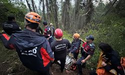 80 metrelik uçuruma yuvarlanan adam yaralı olarak kurtarıldı