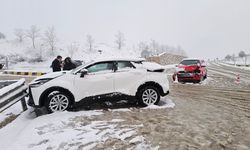 10 aracın birbirine girdiği kazada 6 kişi yaralandı