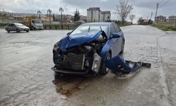 Eskişehir’de “dur” levhasına uymadı: Çöp kamyonuyla çarpıştı!