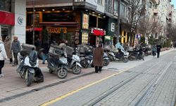 Vatandaş hatalı park edilen kurye motosikletlerinden rahatsız