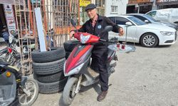 Eskişehir'de 44 senelik çaycının şaşırtan çalışma yöntemi