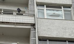 Eskişehir’de fırtınada kırılan cam kafasına düştü: Yaralı hastaneye kaldırıldı